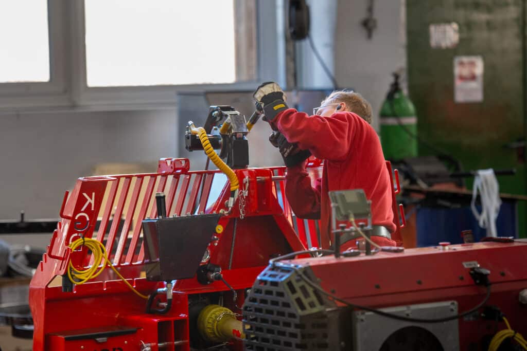 Mitarbeiter bei der Arbeit am Werkstandort Vorchdorf